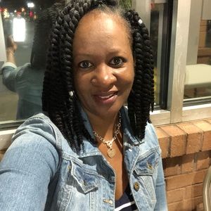 Meet your Posher, Cassandra